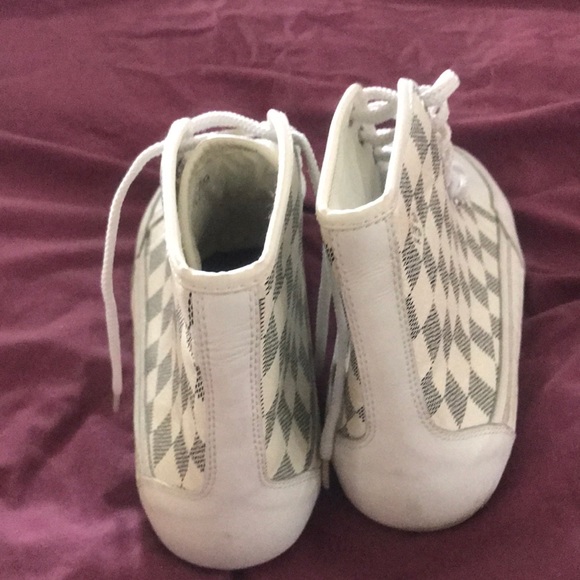 Louis Vuitton Shoes - Picture 3 of 5